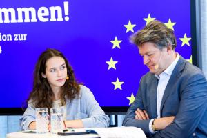 Die EU-Spitzenkandidaten diskutierten vor 90 Jugendlichen